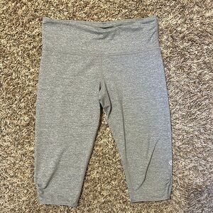 Lululemon Cropped Grey Leggings Size 6